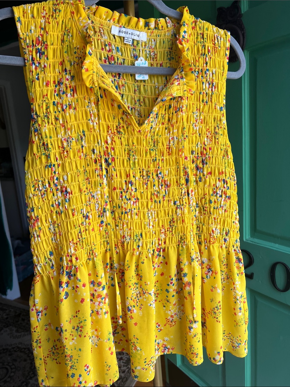Rose + Olive Yellow Floral Smocked Sleeveless Blouse Size Large